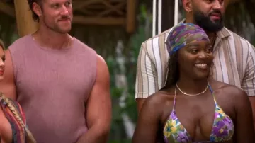 Ensemble de bikini triangle Shein porté par Amber Desiree Smith comme on le voit dans Perfect Match (S03E02)