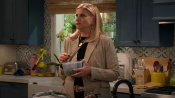 Cinturón ancho Gucci GG Marmont usado por Carol (Kristen Johnston) como se ve en Leanne (S01E01)
