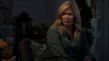 Frank et Eileen Mary Robe chemise portée par Leanne (Leanne Morgan) comme on le voit dans Leanne (S01E01)