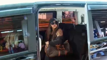 Louis Vuitton Monogram Keepall 55 Luggage Sac de voyage porté par Nicole Polizzi vu dans Jersey Shore : Family Vacation (S08E10)