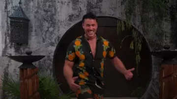 Chemise tropicale Duvin Design Oranges portée par Clayton Echard comme on le voit dans Perfect Match (S03E01)