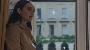 My Oxford Year 2025 Beige Sofia Carson Trench Coat of Anna De La Vega (Sofia Carson) in My Oxford Year