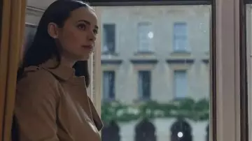 My Oxford Year 2025 Beige Sofia Carson Trench Coat of Anna De La Vega (Sofia Carson) in My Oxford Year