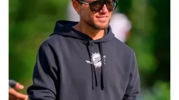 Sudadera con capucha negra para el campo de entrenamiento de los Miami Dolphins de Mike McDaniel