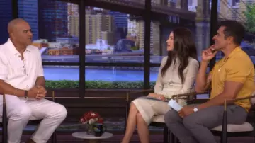 Falda midi de organza Patrizia Pepe usada por Jackie Tohn como se ve en LIVE with Kelly and Mark el 4 de agosto de 2025