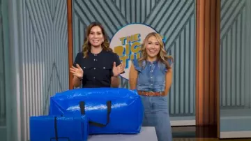 Robe midi en denim Ba&sh Vayea portée par Lori Bergamotto vue dans Good Morning America le 30 juillet 2025