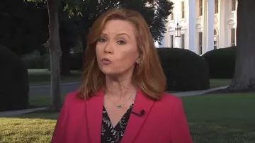 Top floral de técnica mixta de Ann Taylor usado por Kelly Odonnell como se ve en Today el 4 de agosto de 2025