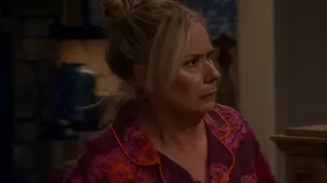 Leanne Morgan Floral Printed Pajamas of Leanne (Leanne Morgan) in Leanne (S01E05)