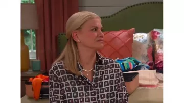 This Blue Mid Wash Jeans worn by Carol (Kristen Johnston) in Leanne (S01E16)