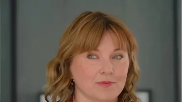 This Teal Trench Coat worn by Alexa Crowe (Lucy Lawless) in My Life Is Murder (S05E01)