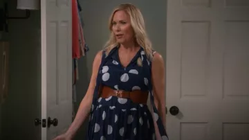 Cinturón corsé Anthologie Tabitha usado por Leanne (Leanne Morgan) como se ve en Leanne (S01E03)