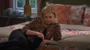 4th & Reckless Drew Cardigan worn by Carol (Kristen Johnston) as seen in Leanne (S01E03)