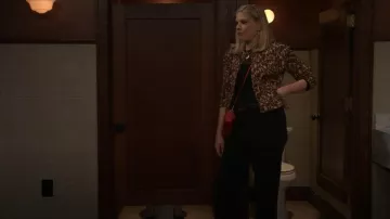 Coach Kira Crossbody Bag With Pillow Quilting worn by Carol (Kristen Johnston) as seen in Leanne (S01E03)