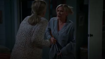 Pijama de franela de mezcla de algodón Nordstrom Cozy usado por Leanne (Leanne Morgan) como se ve en Leanne (S01E04)