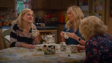 Reformation Sawyer Oversized Cashmere Polo worn by Carol (Kristen Johnston) as seen in Leanne (S01E05)