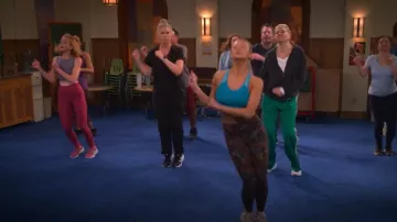 Adidas Running Run Falcon 5 usado por Leanne (Leanne Morgan) como se ve en Leanne (S01E05)