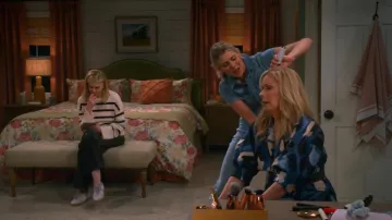 Adidas Handball Spezial Sneaker portée par Carol (Kristen Johnston) comme on le voit dans Leanne (S01E06)