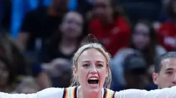 Esta camiseta blanca usada por Sophie Cunningham en Indiana Fever VS New York Liberty Full Game Highlights junio 23,2025 WNBA Temporada 2025