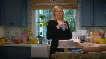 Babaton Long : Cardigan en maille ouvert sur le devant porté par Carol (Kristen Johnston) comme on le voit dans Leanne (S01E06)