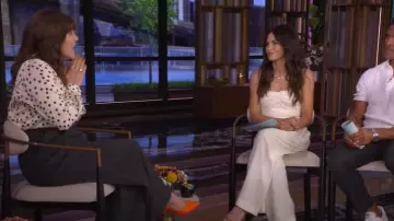 Blouse L’Agence Argo portée par Anna Chlumsky telle que vue dans LIVE with Kelly and Mark le 5 août 2025