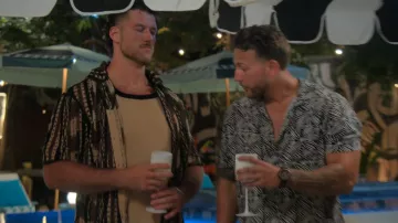 Zara Chemise Décontractée Géométrique au Crochet portée par Clayton Echard comme on le voit dans Perfect Match (S03E02)