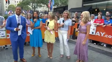 Vestido maxi de lechera fruncida de algodón Kimchi Blue Sienna usado por Andrea Canning como se ve en Today el 5 de agosto de 2025