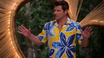 Vilebrequin Raia Chemise à boutons floraux sur le devant portée par Self - Host (Nick Lachey) comme on le voit dans Perfect Match (S03E02)