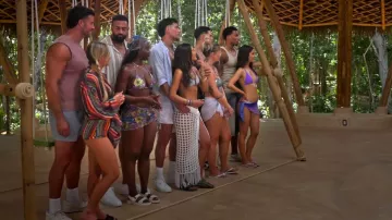 Becca Venica Open Knit Cover Up Jupe portée par Lucy Syed comme on le voit dans Perfect Match (S03E02)
