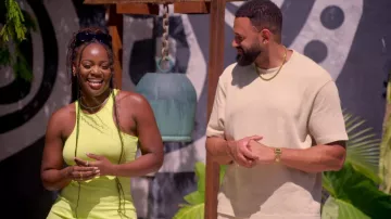 French Connection Rasha Robe en jersey côtelé découpé portée par Amber Desiree Smith comme on le voit dans Perfect Match (S03E03)