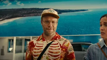 Gorra de 6 paneles de Brain Dead Pure Cow usada por Will (Seth Rogen) como se ve en Platonic (S02E01)