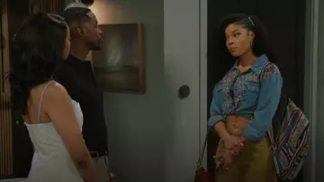 Pantalon en jean taille basse Akira Give It To Me porté par Eva Thomas (Ambyr Michelle) comme on le voit dans Beyond the Gates (S01E95)