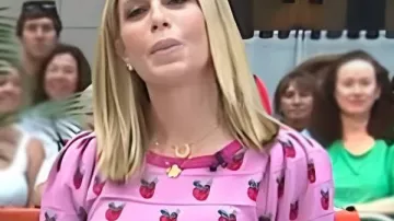 The Today Show 2025 Jill Martin Suéter con estampado de fresa