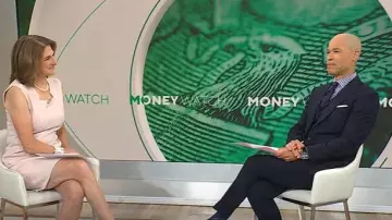 BOSS Diopena Robe portée par Jill Schlesinger telle que vue dans CBS Mornings le 31 juillet 2025