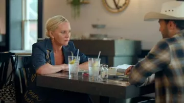 Blazer de mezclilla Cinq a Sept Khloe usado por Galyna Saltkovska como se ve en The McBee Dynasty: Real American Cowboys (S02E06)