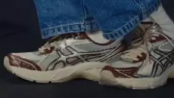 Sneakers Asics de Bigflo dans On juge 50 SOSIES ! avec Bigflo (c'est extraordinaire) #3