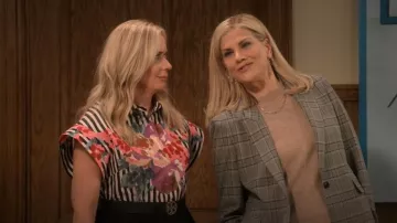 Reiss Tamy Blazer worn by Carol (Kristen Johnston) as seen in Leanne (S01E09)