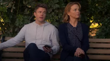 Tommy Hilfiger Printed Sleeveless Blouse worn by Mary (Jayma Mays) as seen in Leanne (S01E09)