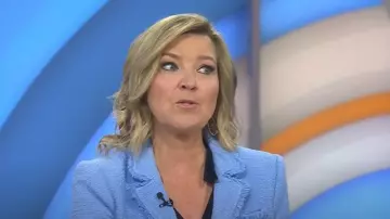 Cinq à Sept Khloe Bouclé Blazer porté par Christine Romans comme on le voit dans Today le 7 août 2025