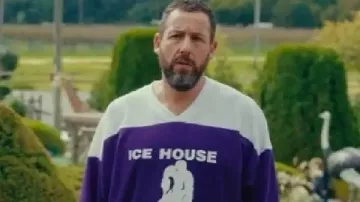 Camiseta morada de Adam Sandler de Happy Gilmore (Adam Sandler) en Happy Gilmore 2