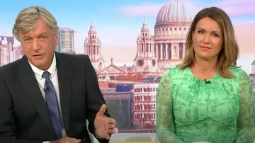 Vestido midi de malla con estampado de pinceladas Whistles usado por Susanna Reid como se ve en Good Morning Britain en junio de 2025