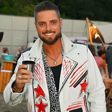 This White Leather Jacket worn by Keith Peter Thomas (Keith Duffy) In Flackstock Festival 2025