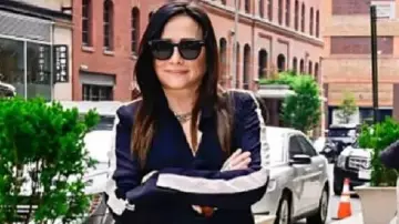 Soho NYC 2025 Blazer worn by Pamela Adlon in Soho NYC Apartment Tour ???? Part 1 #newyork #nyc #nycapartmenttour