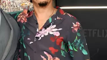 Camisa floral de Happy Gilmore (Eric Andre) en Happy Gilmore 2