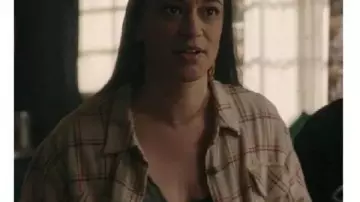 Resident Alien 2025 Sara Tomko Plaid Jacket of Asta Twelvetrees (Sara Tomko) in Resident Alien (S04E01)