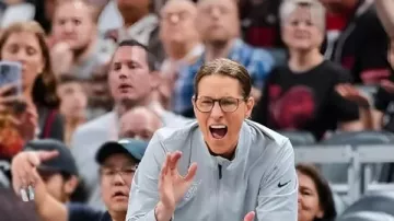 Ce sweat-shirt gris porté par Stephanie White dans Indiana Fever vs. Chicago Sky | 9 août 2025
