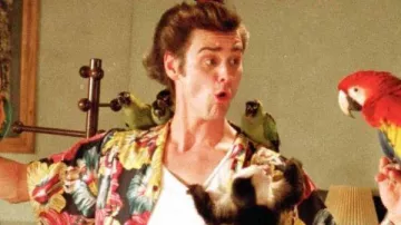Ace Ventura Parrot Print Hawaiian Shirt used by (Jim Carrey) in Ace Ventura: Pet Detective (S03)