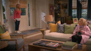 Chloe Lauren Baskets basses en cuir mélangé portées par Leanne (Leanne Morgan) comme on le voit dans Leanne (S01E12)