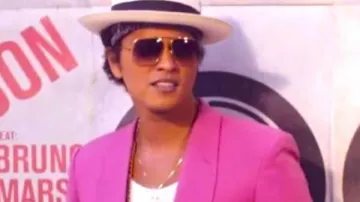 Bruno Mars Pink Blazer worn by Bruno Mars in Mark Ronson - Uptown Funk (Official Video) ft. Bruno Mars