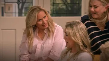 Tunique Sanctuary Small Button Back portée par Leanne (Leanne Morgan) comme on le voit dans Leanne (S01E12)