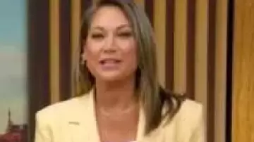Good Morning America 2025 Ginger Zee Single Breasted Blazer of Self - ABC News Chief Meteorologist (Ginger Zee) in Good Morning America: Weekend Edition